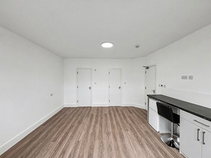 1 Bedroom House Of Multiple Occupation To Rent In Room - Kenton Road, Kenton, Harrow, HA3