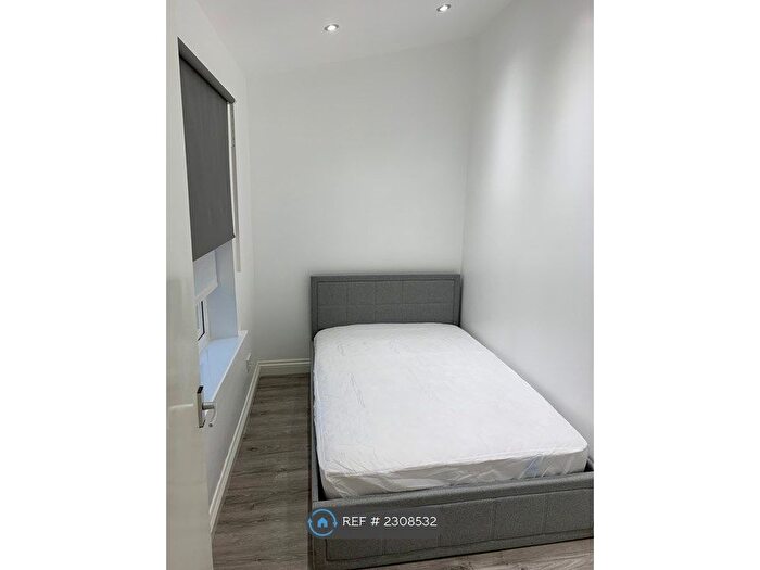 1 Bedroom Flat To Rent In Lower Broughton Road, Manchester, M7