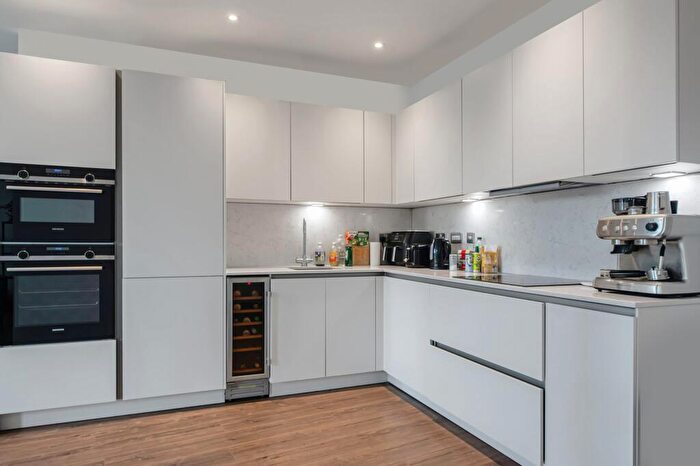 3 Bedroom Flat To Rent In Pavilion Road, West Bridgford, NG2