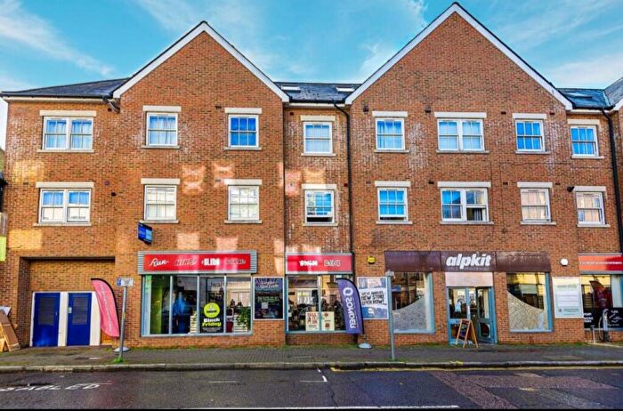 2 Bedroom Flat To Rent In Flat, Perry Court, - Old London Road, Kingston Upon Thames, Surrey, KT2