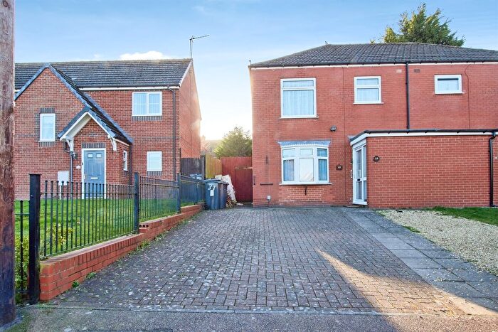 3 Bedroom Semi Detached House For Sale In Kelvin Road, Birmingham, B31