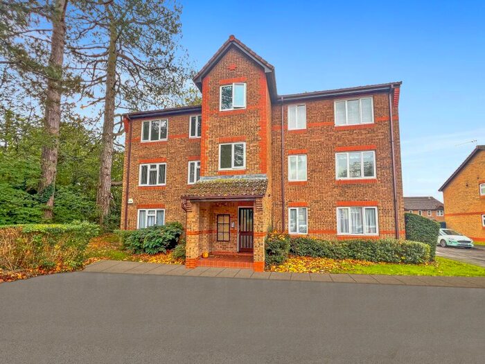 2 Bedroom Apartment To Rent In Nutfield Court, Southampton, SO16