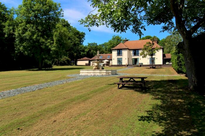5 Bedroom Country House For Sale In Bedford Road East, Warrington, Nr Olney, MK46