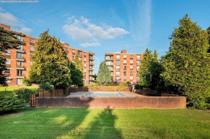 Flat To Rent In Verulam Court, London, NW9