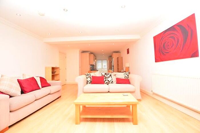 2 Bedroom Apartment To Rent In Northfield Court, Crookes, S10