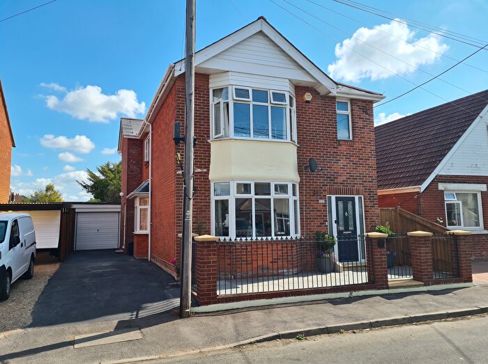 4 Bedroom Detached House For Sale In Sunset Road, Central Totton, SO40
