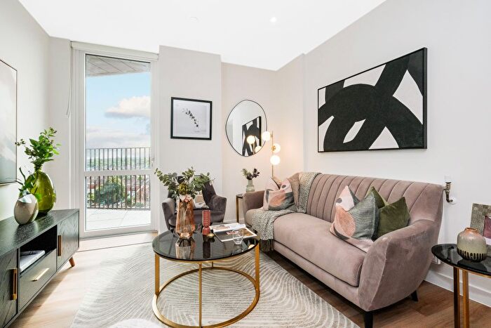 2 Bedroom Flat For Sale In Cherry Orchard Road, Croydon, CR0