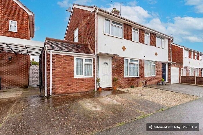 3 Bedroom Semi-Detached House For Sale In Robson Drive, Aylesford, ME20
