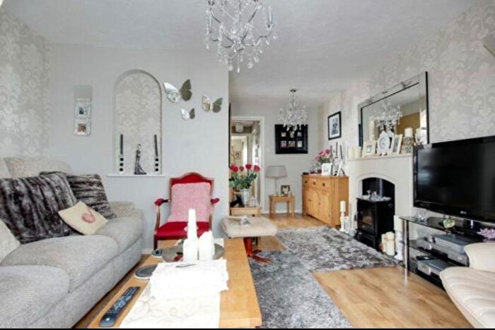 1 Bedroom Flat To Rent In Saint Pauls Rise, London, N13
