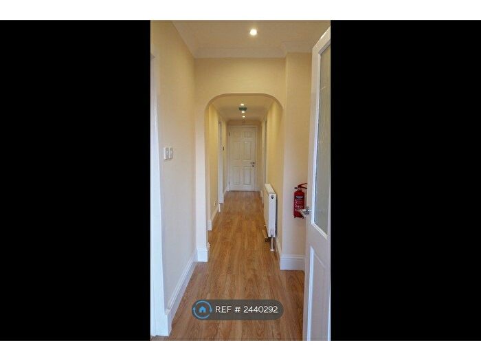 4 Bedroom Flat To Rent In Broomhouse Avenue, Edinburgh, EH11
