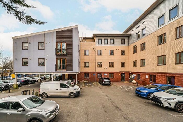 1 Bedroom Property For Sale In Alexandra Avenue, Rayners Lane, HA2