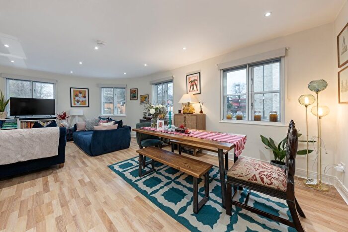 2 Bedroom Flat To Rent In The Pinnacle, Dove Road, London, N1