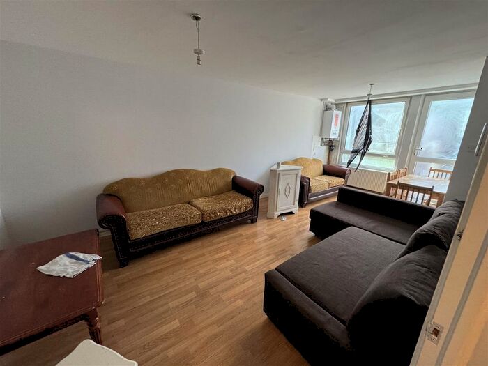 2 Bedroom Flat To Rent In Copperfield Mews, London, N18