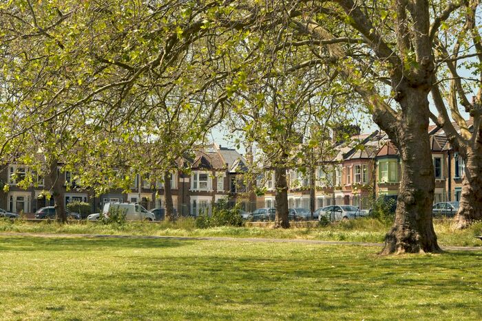 3 Bedroom Terraced House For Sale In Scawen Road, London, SE8