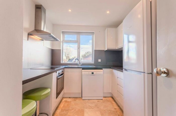 2 Bedroom Maisonette To Rent In St Barnabas Road, Woodford, Woodford Green, IG8