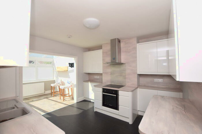 5 Bedroom Semi-Detached House To Rent In Conygre Road, BS34