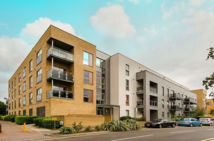 2 Bedroom Flat To Rent In St Georges Grove, Tooting, London, SW17