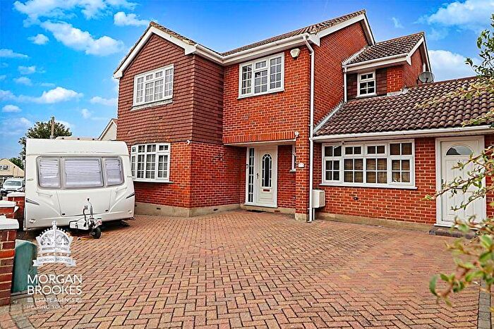 5 Bedroom Detached House For Sale In Green Road, South Benfleet, SS7