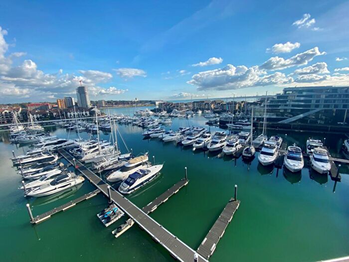 2 Bedroom Flat To Rent In Hawkins Tower, Ocean Village, SO14