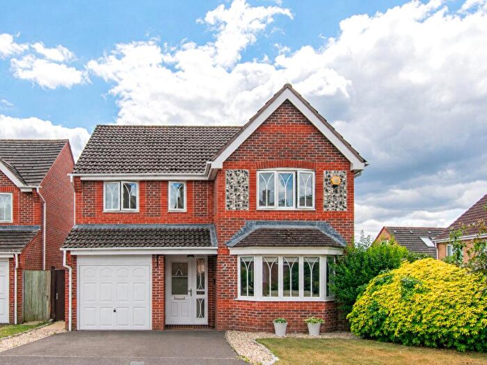 4 Bedroom Detached House For Sale In Yarrow Close, Thatcham, Berkshire, RG18