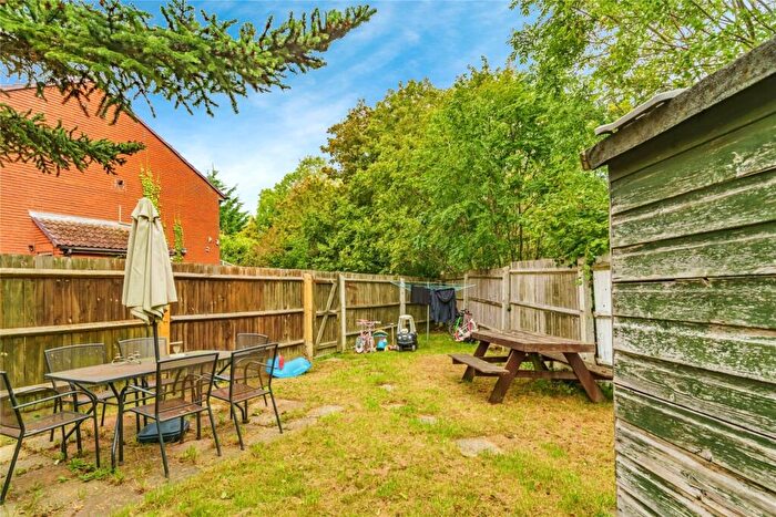 1 Bedroom End Of Terrace House For Sale In Jersey Road, Crawley, West Sussex, RH11