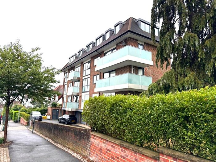 2 Bedroom Flat For Sale In White Lodge The Vale, Golders Green, NW11