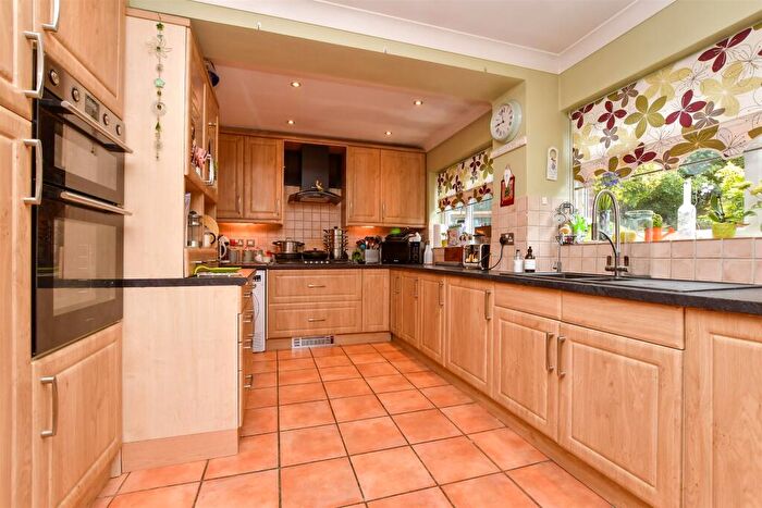 4 Bedroom End Of Terrace House For Sale In Courtwood Lane, Croydon, Surrey, CR0