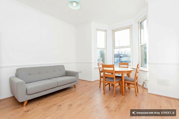 3 Bedroom Flat To Rent In Claremont Road, London, NW2