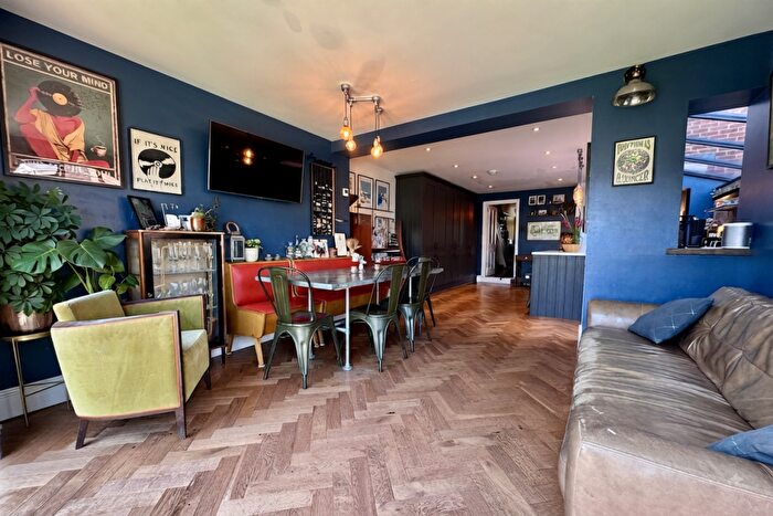4 Bedroom Semi-Detached House For Sale In Linden Road, Swanage, BH19 - Photo 5