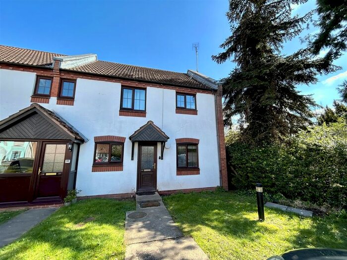 2 Bedroom Flat To Rent In Chave Court Close, Hereford, HR4