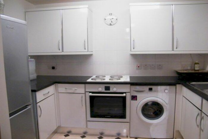 2 Bedroom Flat To Rent In Stafford Road, Caterham, CR3