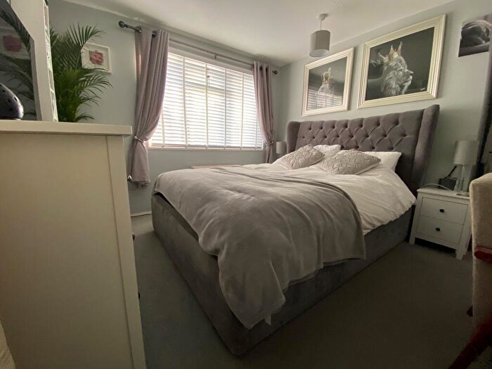 3 Bedroom Semi-Detached House To Rent In Holliers Way, Hatfield, AL10