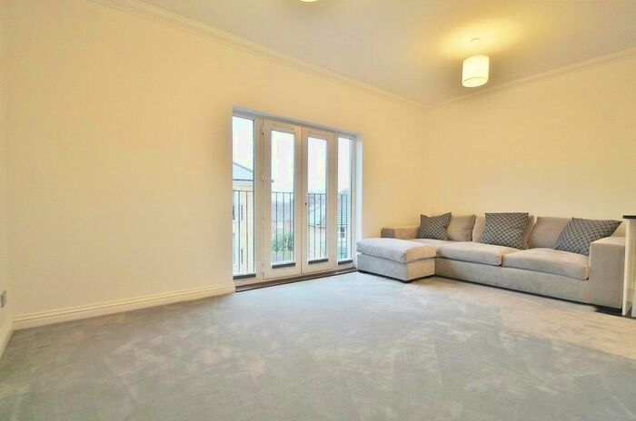1 Bedroom Flat To Rent In White Lodge Close, Isleworth, TW7