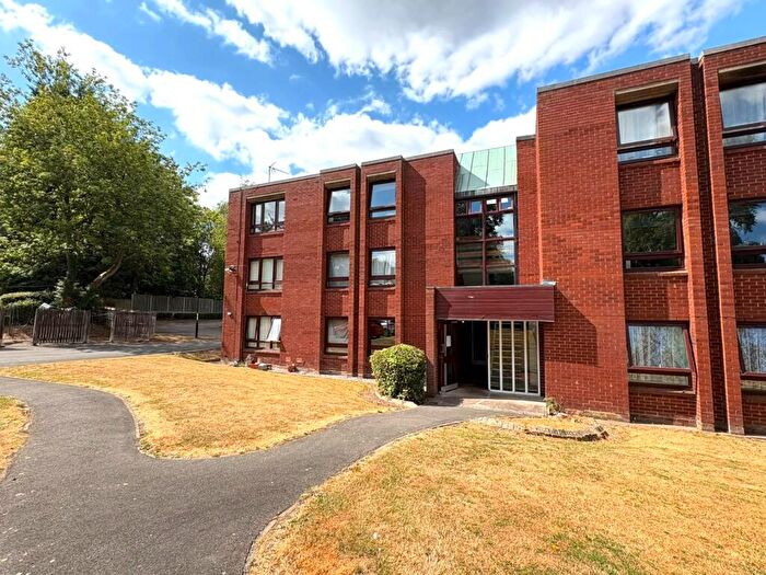 2 Bedroom Flat To Rent In Bowlas Avenue, Sutton Coldfield, West Midlands, B74