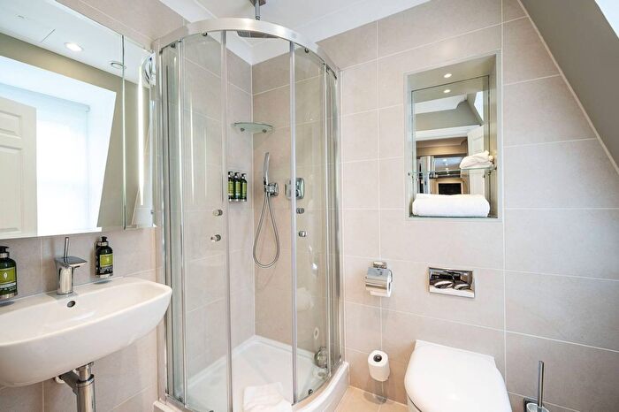 2 Bedroom Flat To Rent In Bow Lane, St Pauls, London, EC4M