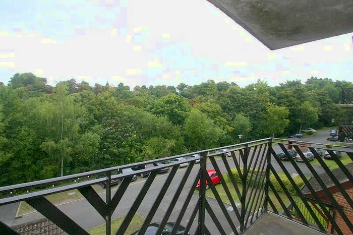 2 Bedroom Apartment To Rent In Bedroom First Floor Apartment In Whyteleafe, CR3