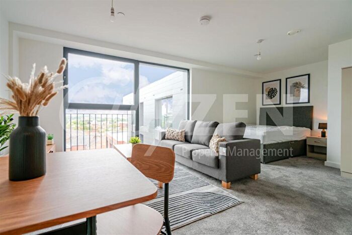 Flat To Rent In Willow Court, Salford, M6
