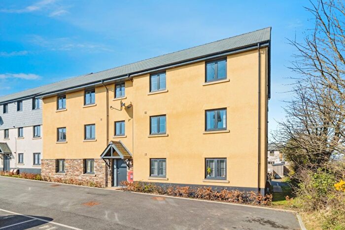 2 Bedroom Flat For Sale In Barton Way, Dartmouth, Devon, TQ6
