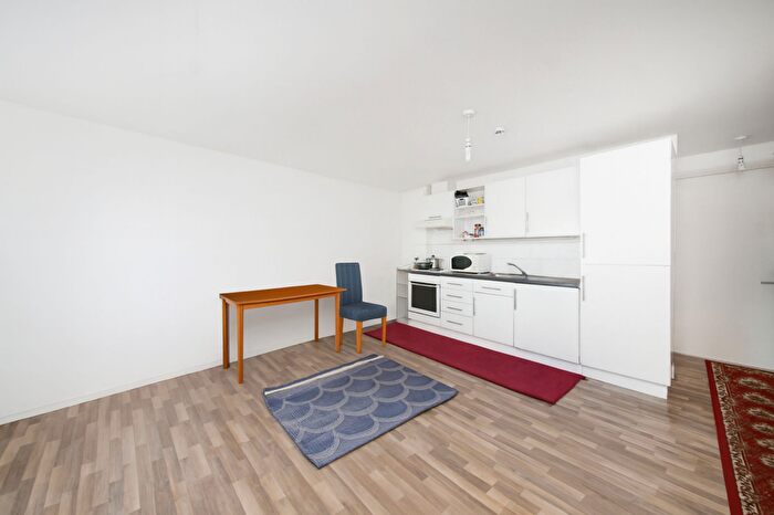 1 Bedroom Flat To Rent In Penge Road, London, SE25