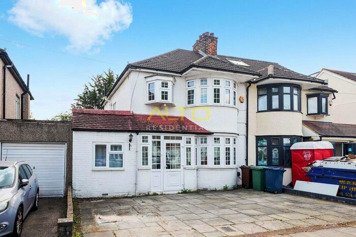 4 Bedroom Semi-Detached House To Rent In Chestnut Drive, Pinner, Middlesex, HA5