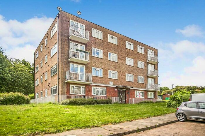 2 Bedroom Flat To Rent In Patricia Court, Upper Wickham Lane, Welling, DA16