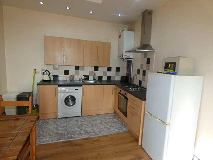 2 Bedroom Flat To Rent In Shields Road, Newcastle Upon Tyne, NE6