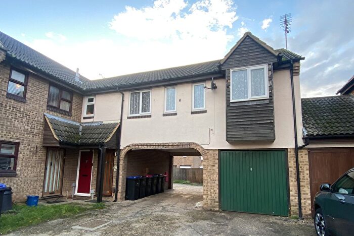 1 Bedroom Flat For Sale In Woodcotes, Southend-On-Sea, SS3