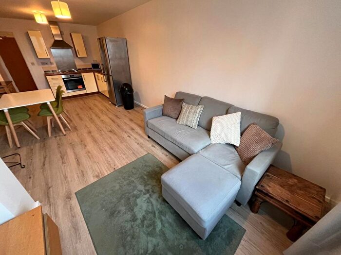 2 Bedroom Flat To Rent In Blantyre Street, Manchester, M15