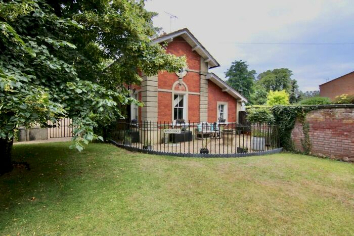 2 Bedroom Detached House To Rent In West Lodge, Oatlands Drive, Weybridge, KT13