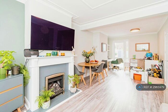 3 Bedroom Terraced House To Rent In English Road, Southampton, SO15