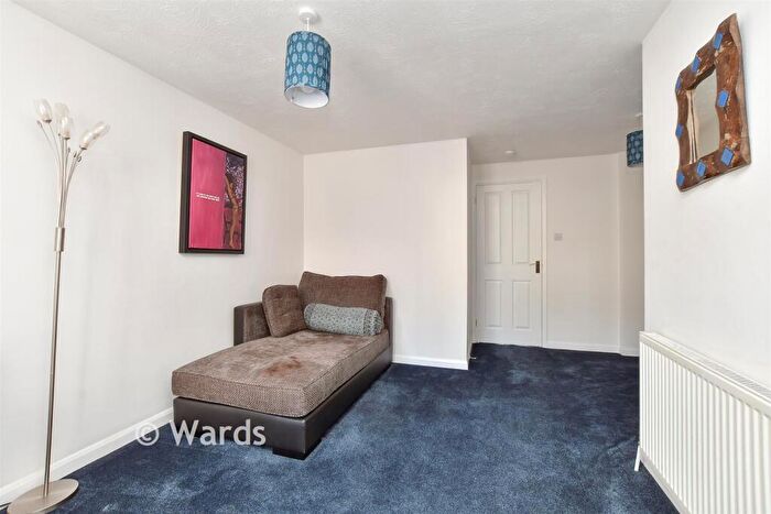 1 Bedroom Ground Maisonette For Sale In Holborough Road, Snodland, Kent, ME6