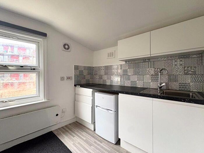 1 Bedroom Flat To Rent In Bodney Road, London, E8