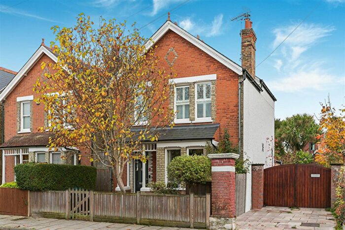 4 Bedroom Detached House For Sale In St. Albans Road, Kingston Upon Thames, KT2
