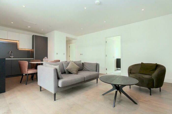 2 Bedroom Flat To Rent In Gartons Way, London, SW11